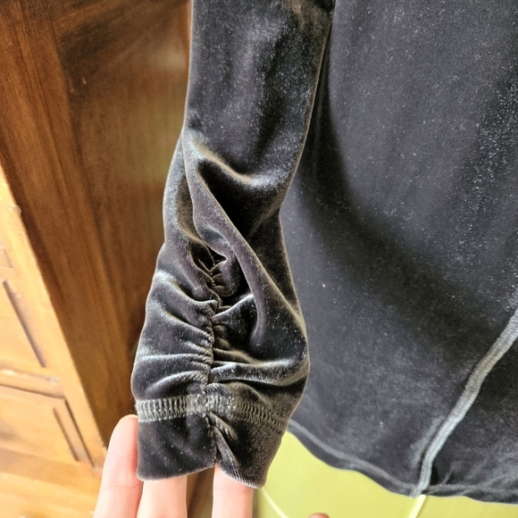 Velvet Turtleneck Pullover Size XS - Picture 4 of 12